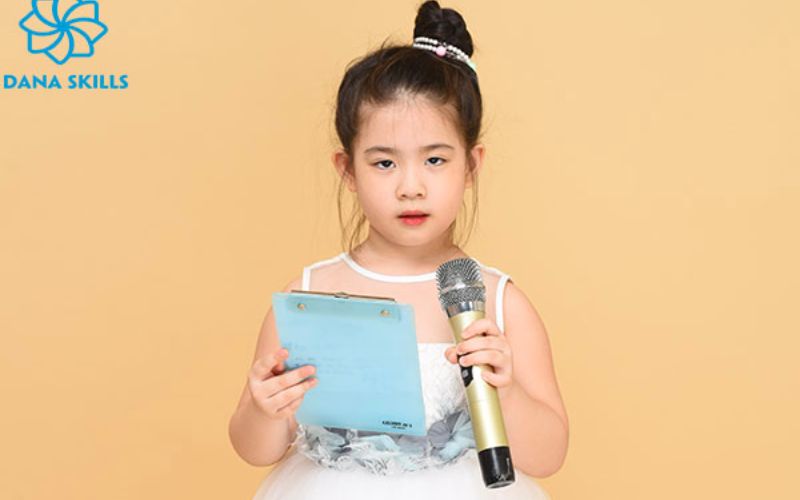 Khóa học MC nhí Dana skills là khóa học cho trẻ từ 6 đến 13