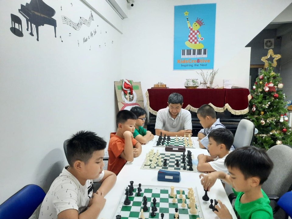 "Bỏ túi" 11+ lớp học kỹ năng sống cho trẻ 12 tuổi CHẤT LƯỢNG 12 Trung tâm phát triển kỹ năng Trẻ Kids Cre8tive thông qua các môn học:Cờ, Nhạc, Vẽ, Rubik và Robotics