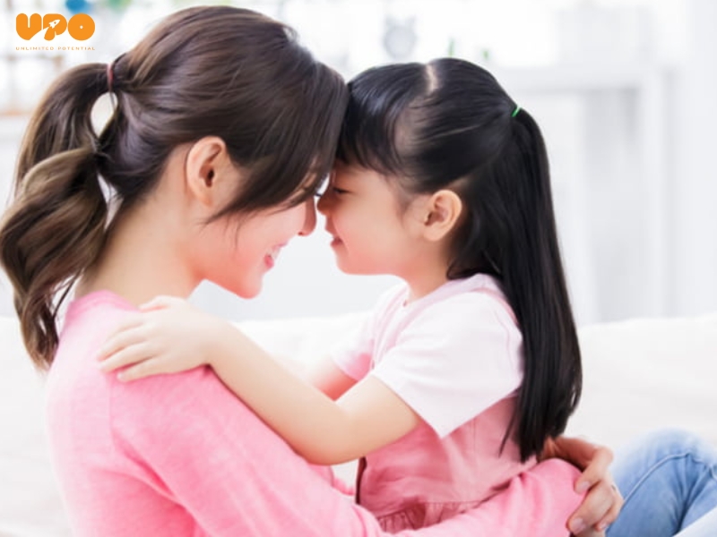 Khi giáo dục con về những vấn đề nhạy cảm như giới tính cần tạo ra một khung cảnh dễ chịu và yêu thương 