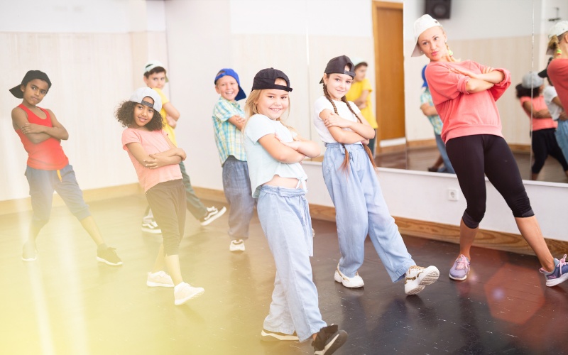 Những bài hát thuộc dòng nhạc Energetic Music tạo cho các bé một bầu không khí vô cùng sôi động và hứng khởi, giúp các bé có tinh thần sảng khoái và kích thích các bé vận động và hoạt động nhiều hơn