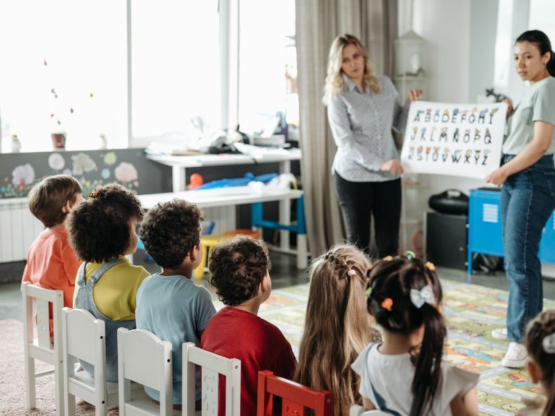 Ba mẹ hãy giáo dục cho con những cách gây được sự chú ý tích cực