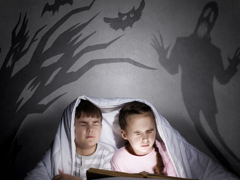 Bé bị hoảng sợ khi gặp ác mộng