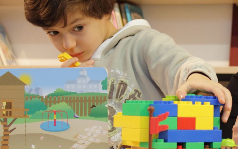 Hãy cho bé chơi nhiều trò chơi phù hợp để kết hợp giải trí và phát triển tư duy