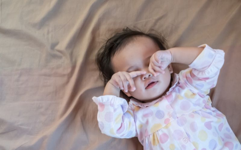 Thời gian ngủ hợp lý giúp bé ngủ sâu giấc và không bị mệt khi thức dậy