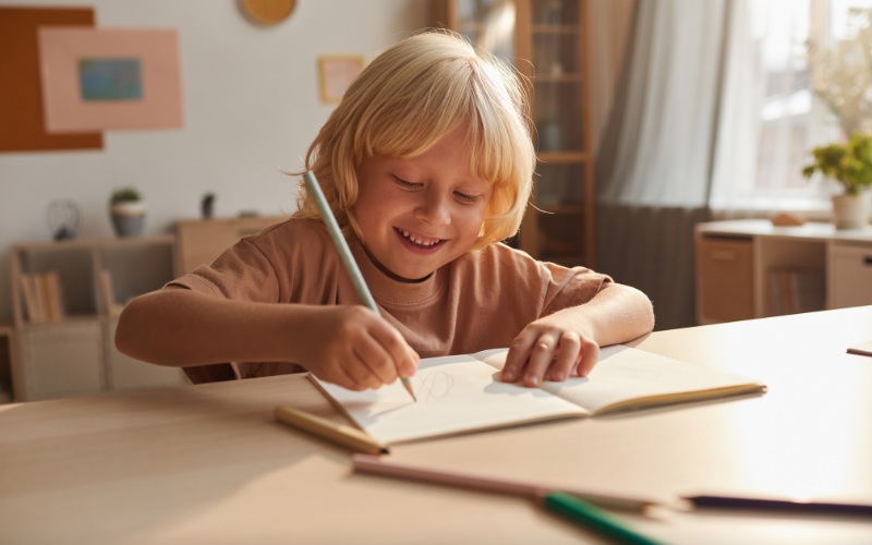 Khuyến khích con trẻ tiếp tục sáng tạo và thử sai cũng như thử thách chính bản thân mình