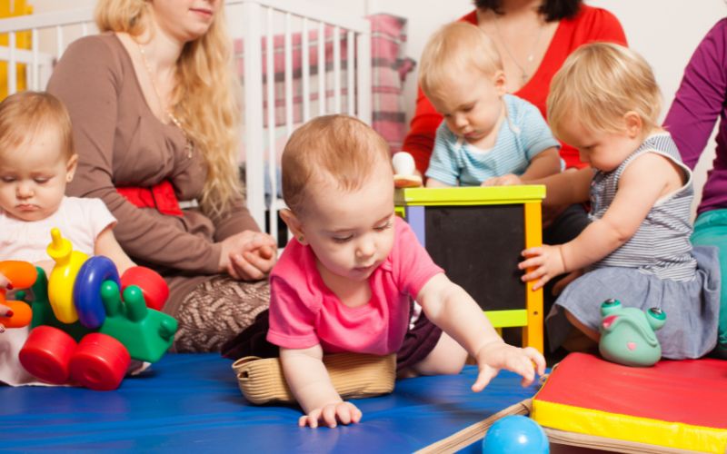 Dạy kỹ năng sống cho trẻ 3 tuổi - tuổi không lúc nào chịu ngồi yên 14 Dạy trẻ 3 tuổi kỹ năng sống cùng bạn bè sẽ giúp bé năng động và vui vẻ hơn