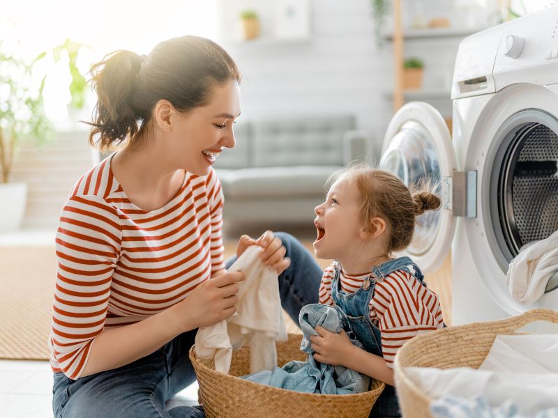 Dạy kỹ năng sống cho trẻ 3 tuổi - tuổi không lúc nào chịu ngồi yên 6 Bố mẹ hoàn toàn bắt đầu có thể dạy kỹ năng sống cho trẻ 3 tuổi qua một số việc nhà đơn giản