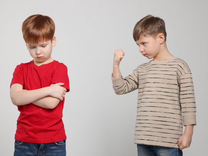 Ngay sau khi trẻ xem phim bạo lực, chúng có xu hướng trở nên dễ bị kích thích, hung hãn hơn