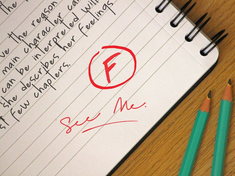 Tác hại của nghiện game - Những nguy cơ không thể bỏ lơ 5 Lơ là học tập, kết quả sa sút do chơi game nhiều