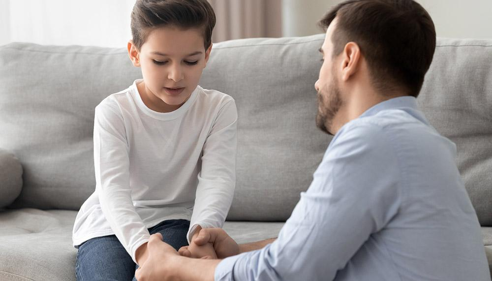 Đặt mình vào vị trí của con để biết con trải qua những gì.