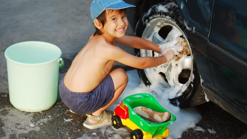 Thái độ bằng lòng trong mọi hoàn cảnh sẽ giúp trẻ dễ thích nghi với môi trường mới.