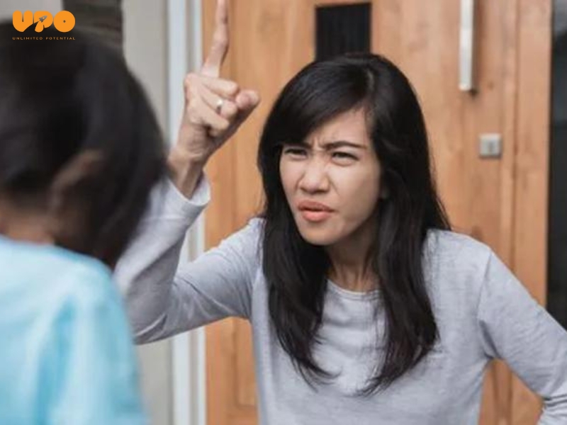 Ba mẹ càng than vãn nhiều, con sẽ bắt chước càng nhanh và trở nên chán nản giống như ba mẹ