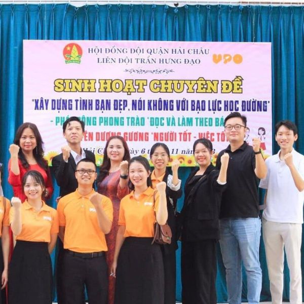 Trainer Trần Quang Tùng UPO đi điểm trường