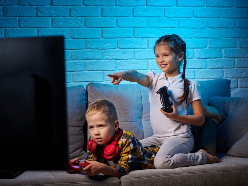 Nhiều trẻ em có xu hướng bắt chước theo các trò chơi mang tính bạo lực hoặc những tình huống bạo lực trong cuộc sống