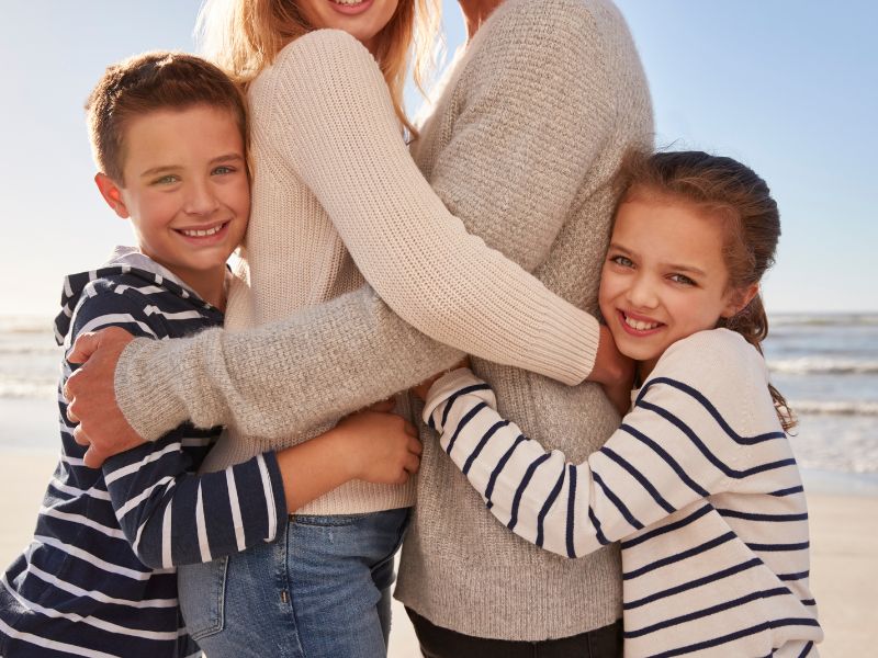 Hãy “sưởi ấm” tâm hồn con bằng những hành động yêu thương