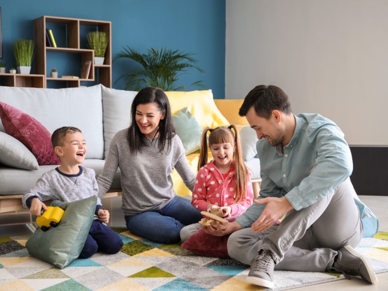 Đánh lạc hướng con bằng những hành động thú vị và lành mạnh hơn