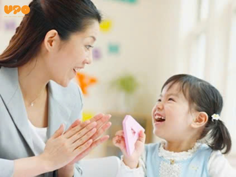 Khen ngợi con là một trong những cách nhanh chóng và hiệu quả nhất để nâng cao lòng tự trọng của trẻ