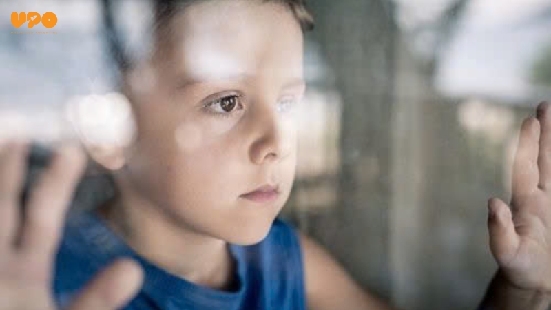 tre thieu long tu trong bia