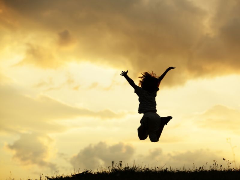 Trẻ có thể tự tạo niềm vui bởi việc thực hiện sở thích của mình