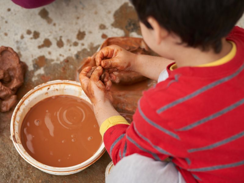 Khi chơi một mình là cơ hội tốt nhất để trẻ tự lấy lại bình tĩnh hoặc có thể tập trung vào những suy nghĩ, vấn đề của mình 