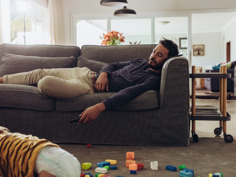 Trẻ em tự chơi chính là cơ hội để ba mẹ được tranh thủ nghỉ ngơi