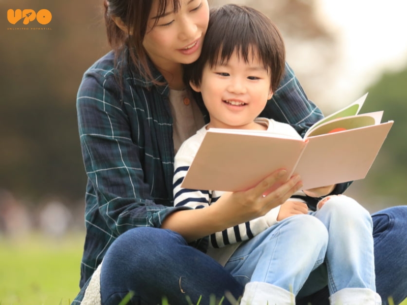 Một trong những cách tuyệt vời để khuyến khích tư duy phản biện là thông qua việc đọc sách