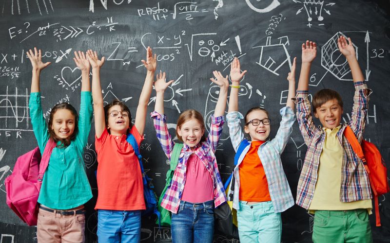 Khả năng nhận thức được các ngôn ngữ cơ thể để tăng độ ăn ý và thấu hiểu giữa các bé với bạn bè