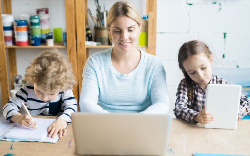 Khi bạn có khả năng quản lý được cảm xúc, bạn sẽ có khả năng tập trung cao hơn, tối ưu thời gian và sớm hoàn thành công việc