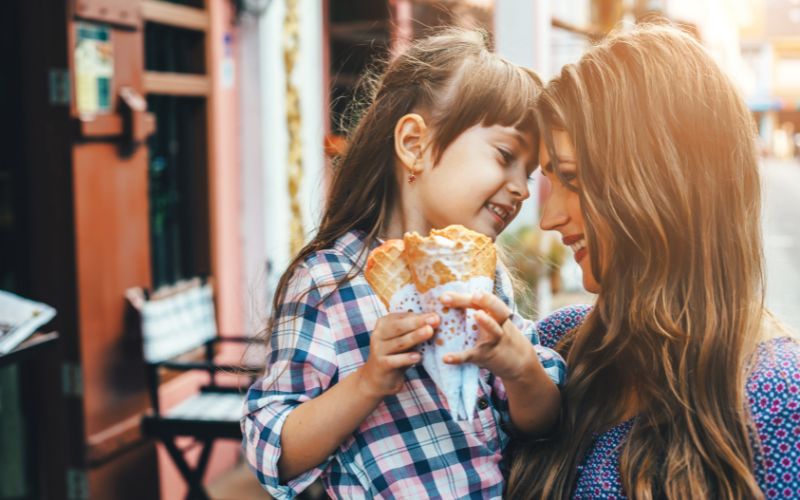 Ngay từ khi còn nhỏ, bé nên học cách bình tĩnh khi giải quyết vấn đề, suy nghĩ trước khi nói hoặc đưa ra hành động tiếp theo