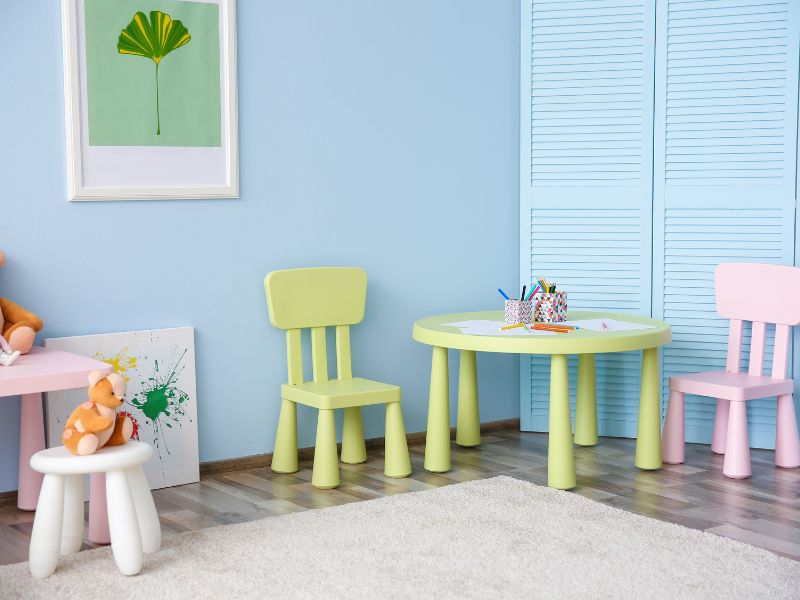 Bé có nhiệm vụ lau dọn sạch những chiếc xe nhân tạo