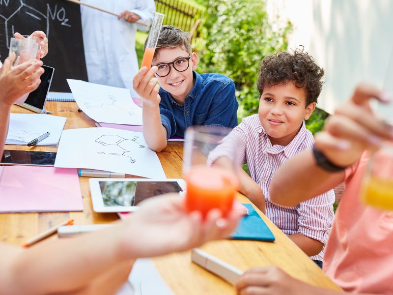 Bé có cơ hội thử sức làm nhà khoa học nhí ngay khi chơi trò chơi