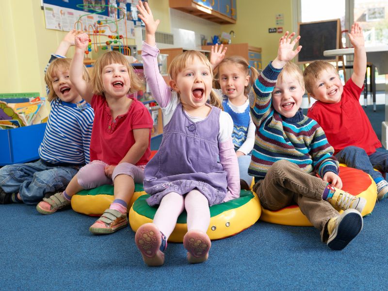 TOP 10 trò chơi giúp trẻ tự tin thể hiện tài năng và cá tính 3 Trò chơi phản xạ nhanh với các câu hỏi giúp trẻ tự tin bởi vì nó có nhiều lợi ích cho sự phát triển của trẻ