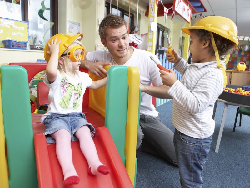 TOP 10 trò chơi giúp trẻ tự tin thể hiện tài năng và cá tính 10 Trò chơi "Những người thầy tí hon" giúp trẻ phát triển khả năng tự tin và năng lực lãnh đạo