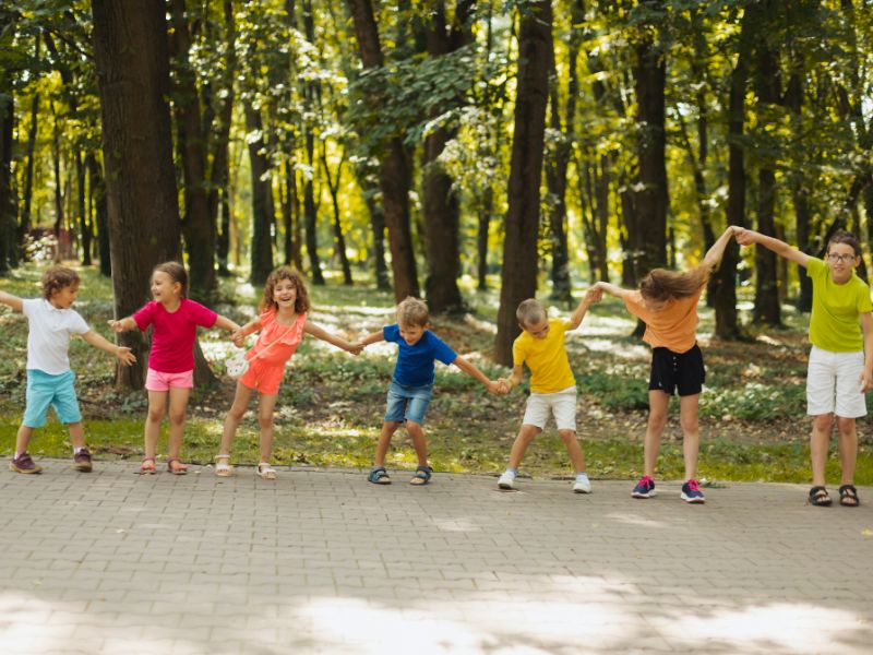 TOP 10 trò chơi giúp trẻ tự tin thể hiện tài năng và cá tính 11 Các trò chơi teamwork giúp trẻ phát triển kỹ năng tự tin xử lý tình huống và giải quyết vấn đề, kỹ năng quản lý thời gian và năng lực lãnh đạo