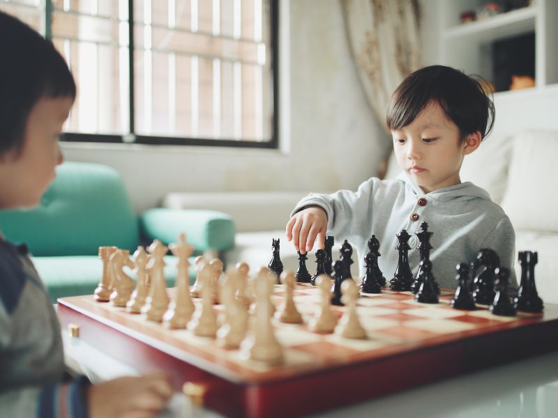 Phát triển nhận thức cho trẻ mầm non thông qua chơi cờ - giải ô chữ - câu đố