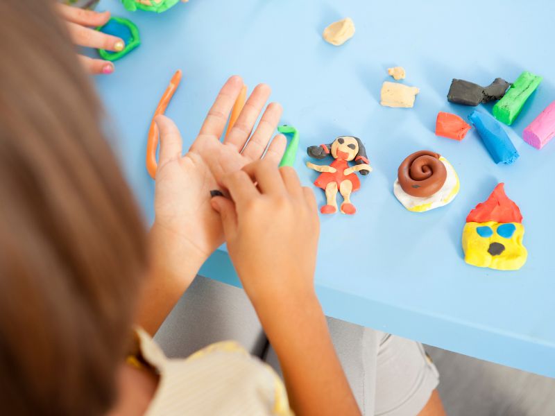 Phát triển nhận thức cho trẻ mầm non thông qua trò chơi nặn đất sét