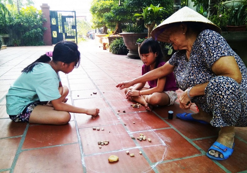 Phát triển nhận thức cho trẻ mầm non thông qua trò chơi dân gian ô ăn quan