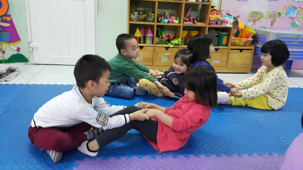 Phát triển nhận thức cho trẻ mầm non thông qua trò chơi kéo cưa lừa xẻ