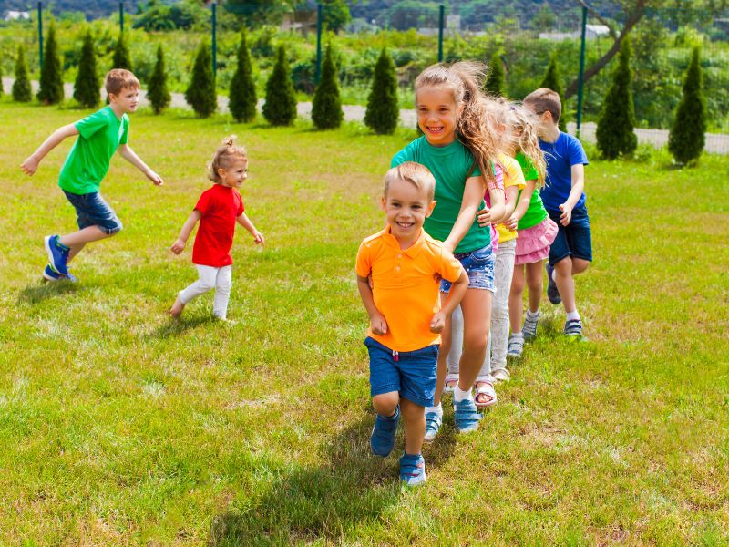 Trò chơi Simon Says là trò chơi mà các người chơi phải kiên nhẫn thực hiện các yêu cầu của một người dẫn đầu