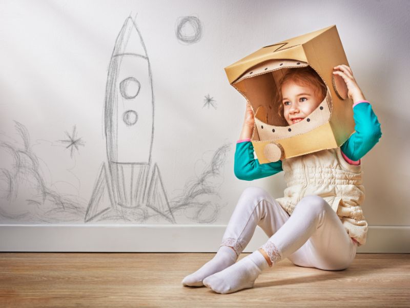Trẻ có thể tưởng tượng một chuyến phiêu lưu trong vũ trụ, một cuộc hành trình dưới biển hay một khu rừng kỳ bí
