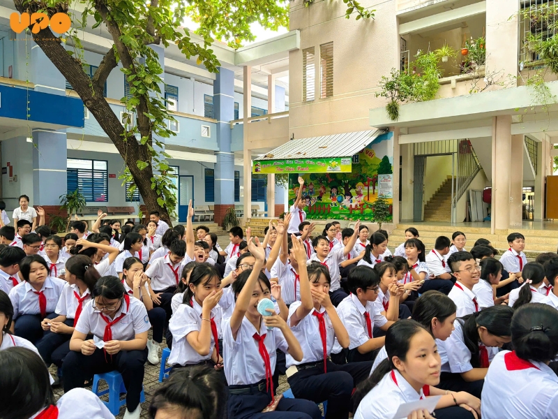 Các bạn học sinh rất năng nổ tích cực phát biểu ý kiến