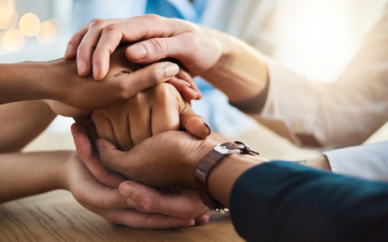 Bởi vì quá đa nghi, không dám tin tưởng người khác nên những người có vân tay AE cần phải học cách tin tưởng những người xung quanh nhiều hơn