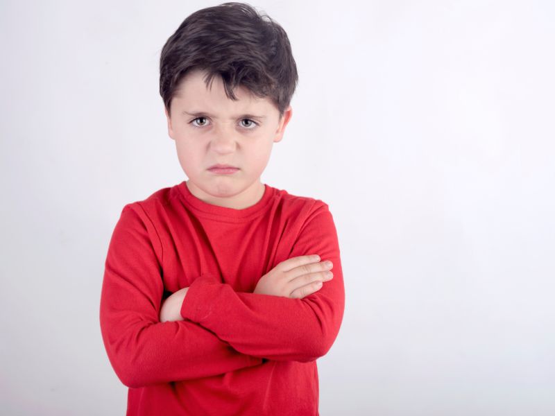 Trẻ mang chủng vân tay AR có thể dễ bộc phát cảm xúc và có tính cách nhạy cảm. Bố mẹ cần dạy trẻ cách nhận biết và quản lý cảm xúc của mình