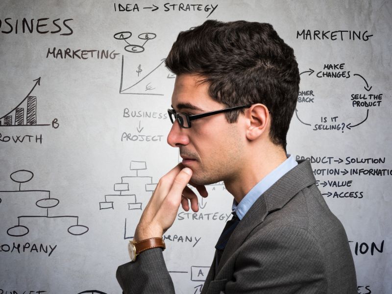 AU có xu hướng làm việc một cách cẩn trọng, tập trung, tỉ mỉ vào chi tiết