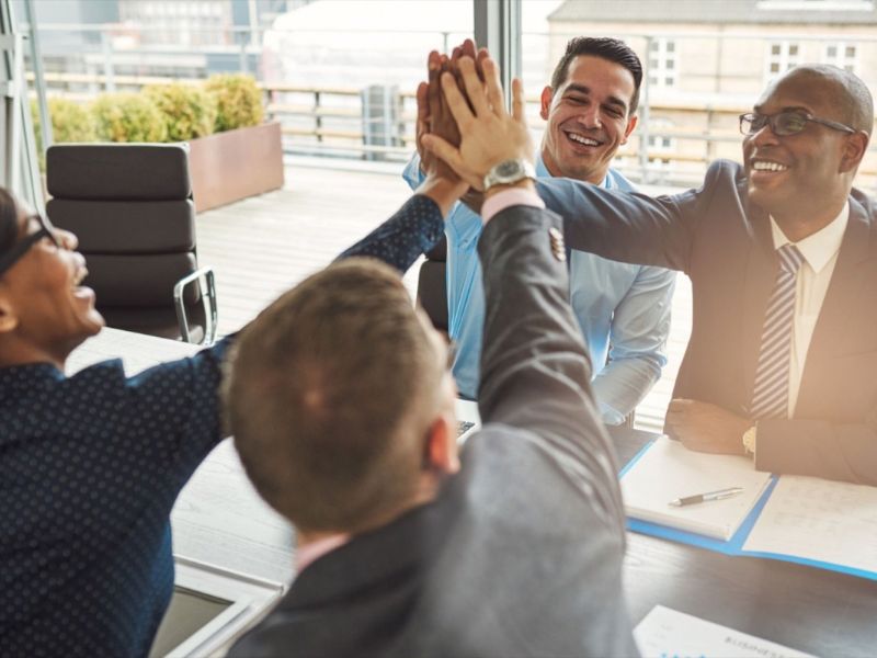 AU hãy trau dồi khả năng lắng nghe và tôn trọng ý kiến của người khác, học cách hòa hợp giữa cái cũ và cái mới để thúc đẩy sự phát triển.