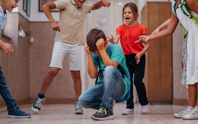 Người có vân tay nước ngược là những người có tính cách khác biệt, và có thể là lập dị nên khó hòa đồng với mọi người xung quanh, dễ bị ghét hoặc cô lập