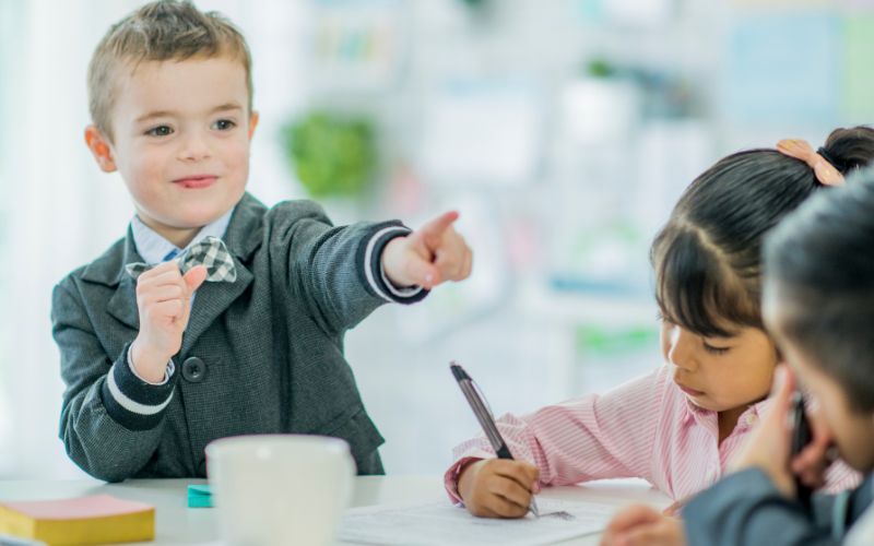 Khả năng lãnh đạo và làm việc đội nhóm rất có ích cho bé khi được tiếp xúc từ nhỏ